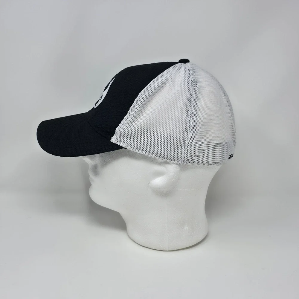 Realtree Outdoor Cap Hat Stretch Fit Size S/M Black White Mesh Mens Rubber Patch